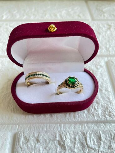 Prstenje: Vel 10
Cena 1300din — 9