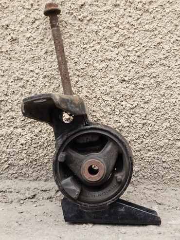 Подушки мотора: Подушка мотора Daihatsu 2004 г., Б/у, Оригинал, Германия — 2