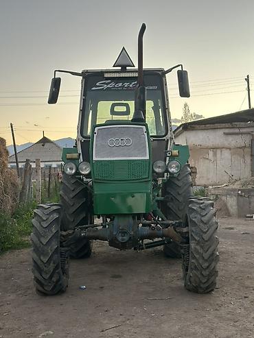 мтз 1523: Трактор сельскохозяйственный, зелёного цвета, с закрытой кабиной — 2