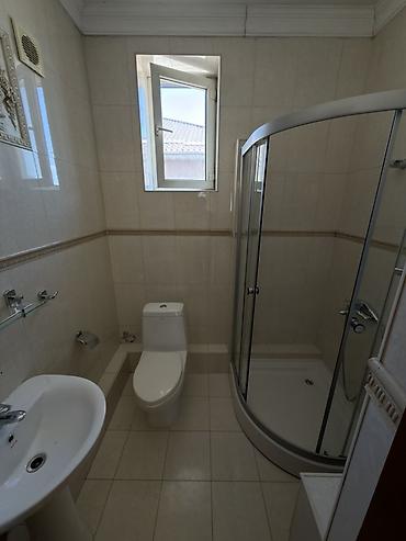 Продажа коттеджей и домов: 🏡 Продаётся дом - 600 м2 ⛳️ Участок - 10 соток 📍Локация: с. Кок-Жар — 12