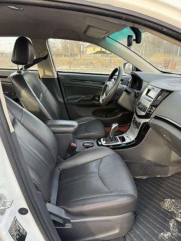 BYD: BYD E5: 2019 г., Электромобиль, Седан — 8