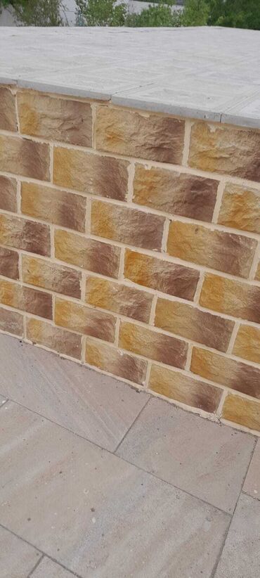 Kafel və metlax: Ağ və boz rənglərdə, müxtəlif formalı daşlardan ibarət üzlük -da lalafo.az — 10 Kafel və metlax: Ağ və boz rənglərdə, müxtəlif formalı daşlardan ibarət üzlük — 10