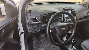 honda inside: Chevrolet Spark: 2018 г., 1 л, Автомат, Бензин, Хэтчбэк — 3