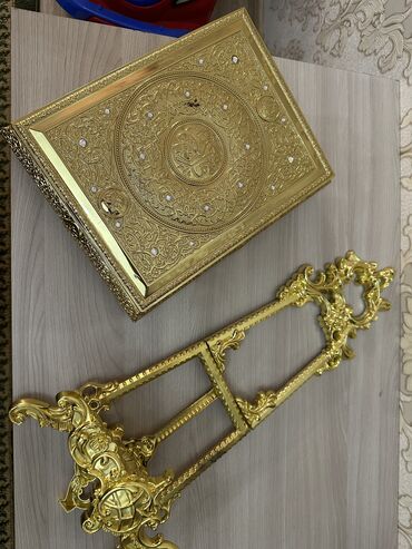 Şəkillər, tablolar: Təcili satilir Təzədir. Qurani Kerim qoyulur içinə. Üstünə Ərəbcə — 9