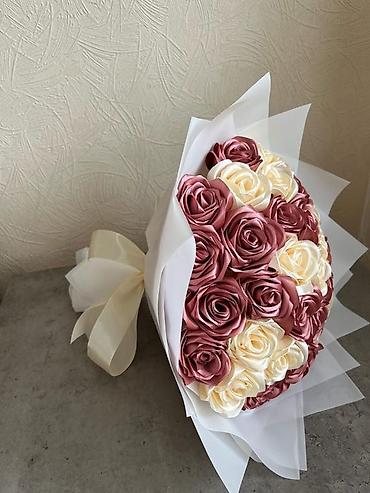 Praznična dekoracija: Satenske bukete ruža – idealni za Dan zaljubljenih i posebne prilike — 9