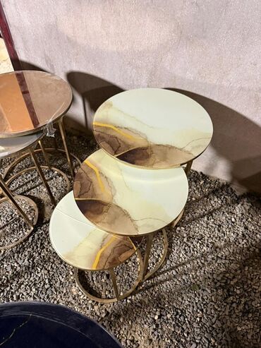 Masalar: Jurnal masası, Açılmayan, Şüşə, Yumru masa — 4