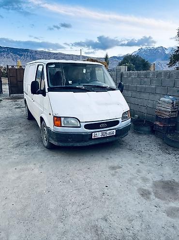 грузовой авто: Грузовой фургон Ford Transit (поколение 1990-х), белый цвет, короткая — 1