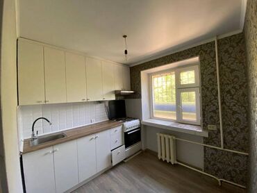 сдается 2 комнатная квартира город ош: 3 бөлмө, 58 кв. м, 104-серия, 2 кабат, Косметикалык ремонт
