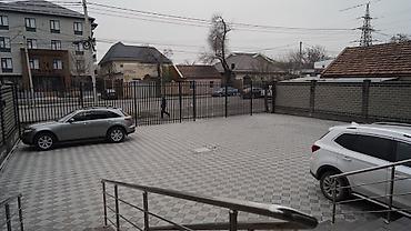 Аренда помещений свободного назначения: Сдается коммерческое помещение площадью 150 кв. м в современном — 3