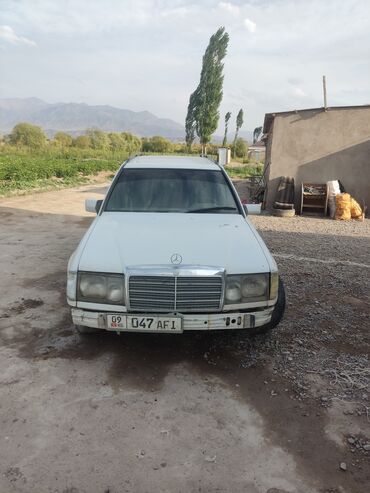 элэктро мотоцикл: Белый универсал Mercedes-Benz E-Class в кузове W124. Автомобиль