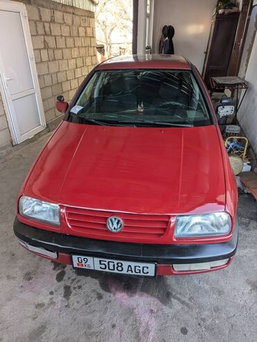 Volkswagen: Volkswagen Vento: 1993 г., 1.8 л, Механика, Бензин, Седан