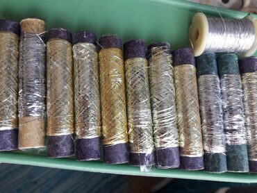 чайка швейная машинка: Продаю советские нитки люрекс золотистые и серебристые. За все 100