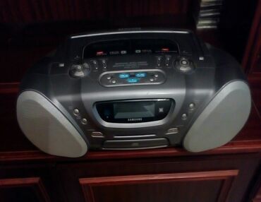 audio: Samsung portativ musiqi mərkəzi/boombox - İnteqrə olunmuş ikili