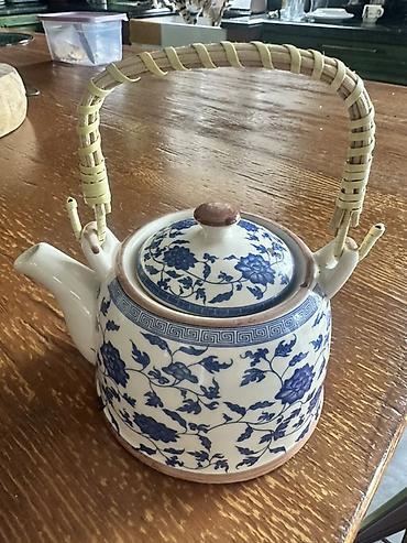 zerif cay: Porcelan çaydan – mavi-ağ naxışlı - Material: qalın divarlı porcelan — 1
