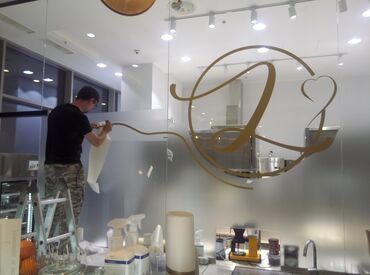 Građevinarstvo i rekonstrukcija: Lepljenje peskirnih folija na staklo — 9