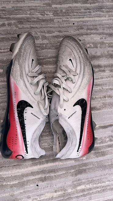 look fix: Футбольные бутсы Nike Phantom Luna Elite FG
 
Срочно продам — 1