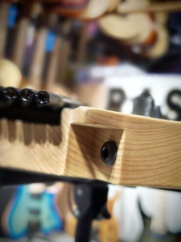 Elektro gitaralar: Elektron gitara, 6 sim, Yeni, Ünvandan götürmə — 6