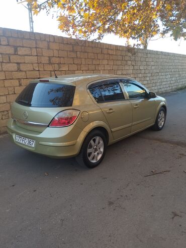 Opel: Opel Astra H – 5 qapılı hetçbek - Korpus: 5 qapılı, açıq-yaşıl rəng - — 7