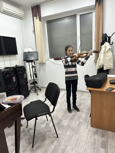 купить гармошку бу: Деревянная скрипка со струнами, готовая к использованию. Инструмент