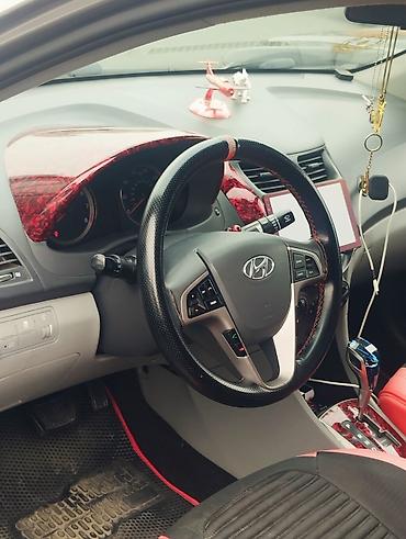 Hyundai: Hyundai Accent sedan - Kuzov: 4 qapılı sedan, boz rəng - Nömrə — 23