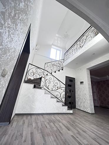 Продажа коттеджей и домов: 🏡 **СРОЧНО ПРОДАЁТСЯ ДОМ** 📍 Район: Калыс-Ордо ж/м 🏠 Комнаты: 5 |✨ — 11