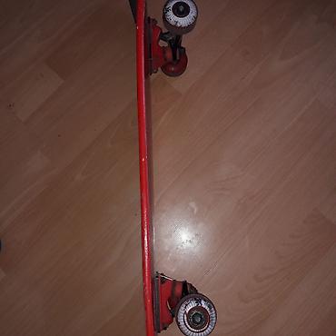 bot kar: Skateboard – tam komplekt - Gövdə: Qırmızı rəngli taxta, alt hissədə — 3