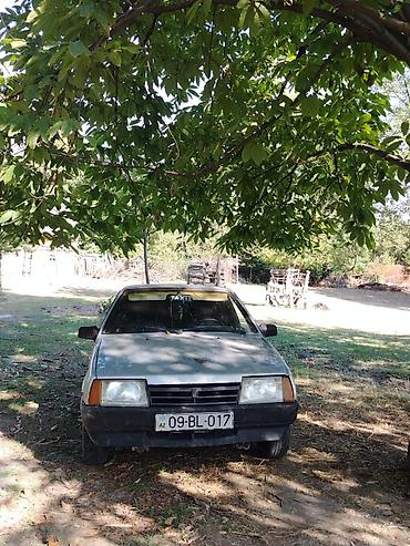 opel astra farasi: VAZ 2109 avtomobili. Şəkildə boz rəngli kuzovda, klassik hetçbek — 1
