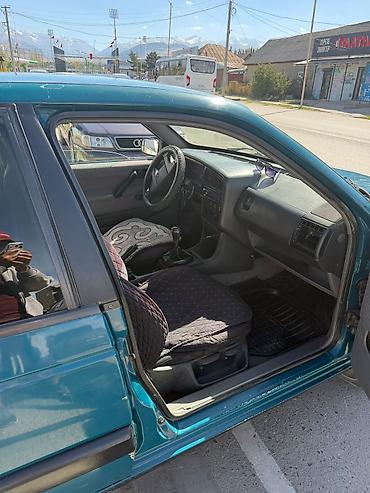 Volkswagen: Volkswagen Passat: 1988 г., 2 л, Механика, Бензин, Седан — 4
