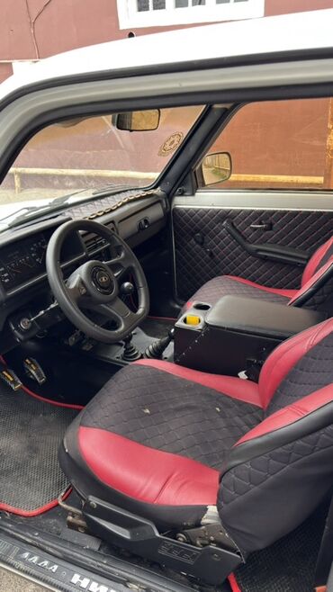 VAZ (LADA): Maşın saz vezyetdedir.heç bir problemi yoxdur zavod maşındır vuruğ — 10