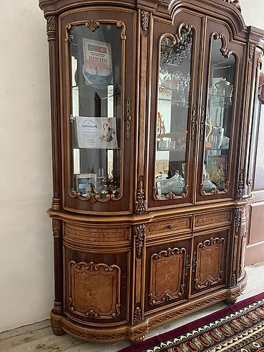 komotlar: Klassik qonaq otağı mebel dəsti – güzgülü komod və vitrin şkafı - — 9