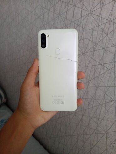 Информатика: Samsung Galaxy A11, цвет - Белый, Битый