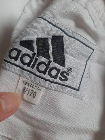 barbie bilet qiymeti: 4/170 
20 azn
Adidas
Dükanda qiyməti 40 azn-dir