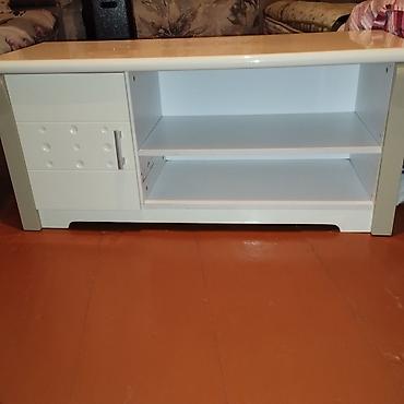 Ağ rəngli TV tumbası / media şkafı - Material: laminat/MDF tipli