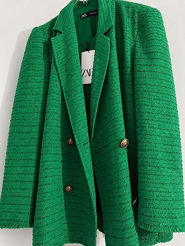костюмчики: Женский костюм ZARA: пиджак+юбка шорты цвет насыщенный изумрудный — 2
