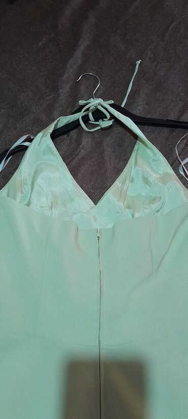 Haljine: Haljina u nežno mentol zelenoj boji, idealna za svečane prilike. - — 5