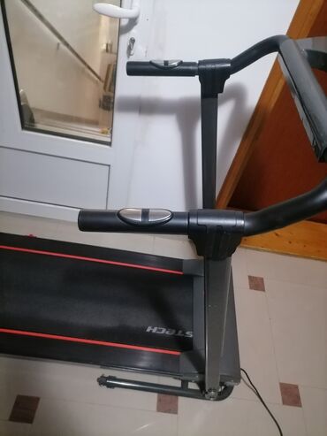 Trake za trčanje: Traka za trčanje Sportstech F10 - Kompaktna električna traka sa — 13