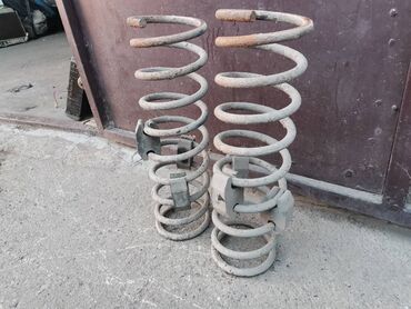 Auto delovi: Zadnje opruge za Ladu 2121,21213,21214 Niva br.4. Očuvano, skinuto — 2