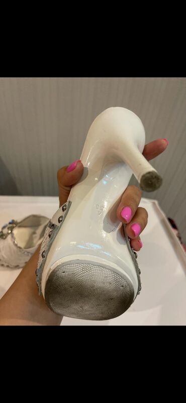 Basanoşka və səndəllər: Balenciaga, Ölçü: 35, rəng - Ağ, İşlənmiş — 9