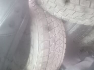 зимние шины на ниву 21214: Комплект автомобильных шин с универсальным направленным рисунком