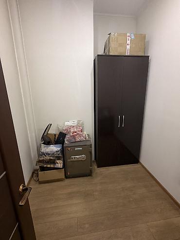 Аренда коммерческой недвижимости: Сдается помещение в многоэтажном жилом доме. Первый этаж с отдельными — 7