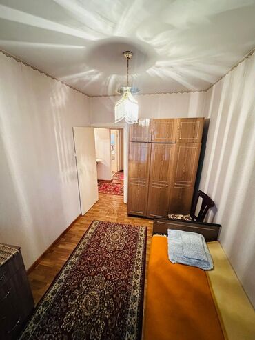 купить квартиру в 10 микрорайоне: 3 комнаты, 70 м², 106 серия, 1 этаж, Старый ремонт