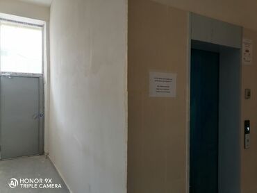 Mağazalar: Bina 28 may küçəsində yerləşir Ev binanın 3 cü mərtəbəsində yerləşir — 5