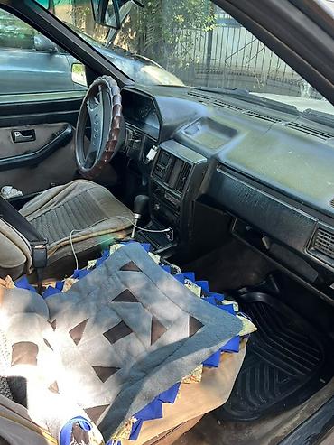 Унаа сатуу: Audi 100: 1986 г., 1.8 л, Кол менен иштөөчү, Бензин, Седан — 6