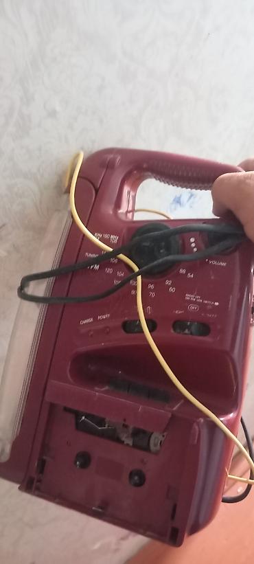 kaset calar: Qədimi radio antikvar eşya Tek radiosu işleyir — 1
