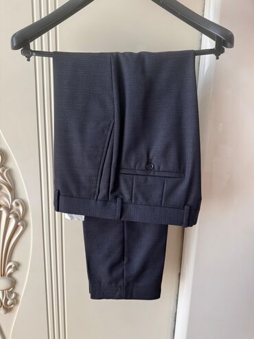 Kostyumlar: Zingal Riche brendindən tünd göy rəngli kişi kostyumu. Kostyum iki -da lalafo.az — 15 Kostyumlar: Zingal Riche brendindən tünd göy rəngli kişi kostyumu. Kostyum iki — 15