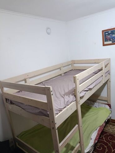 Двухъярусные детские кровати: Двухъярусная детская кровать, Б/у, Натуральное дерево, цвет - Бежевый