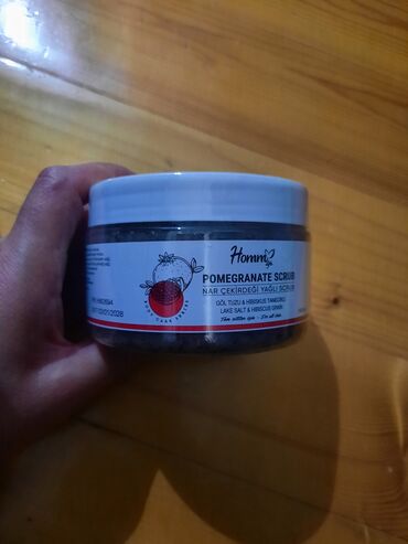 Məhsul: Homm – Pomegranate Scrub (Nar çəyirdəyi yağlı bitki dənəcikli