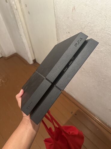 скупка плестейшен: Игровая консоль Sony PlayStation 4 в черном цвете с матовой отделкой