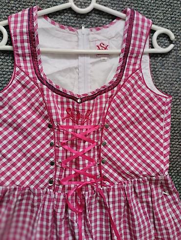 romboidi: Tradicionalna haljina u stilu dirndla – ružičasto‑bela karo (gingham) — 3