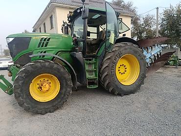 карбюратор 2108: Трактор John Deere 6170R - Серия 6R, модель 6170R (шильдик на капоте) — 3